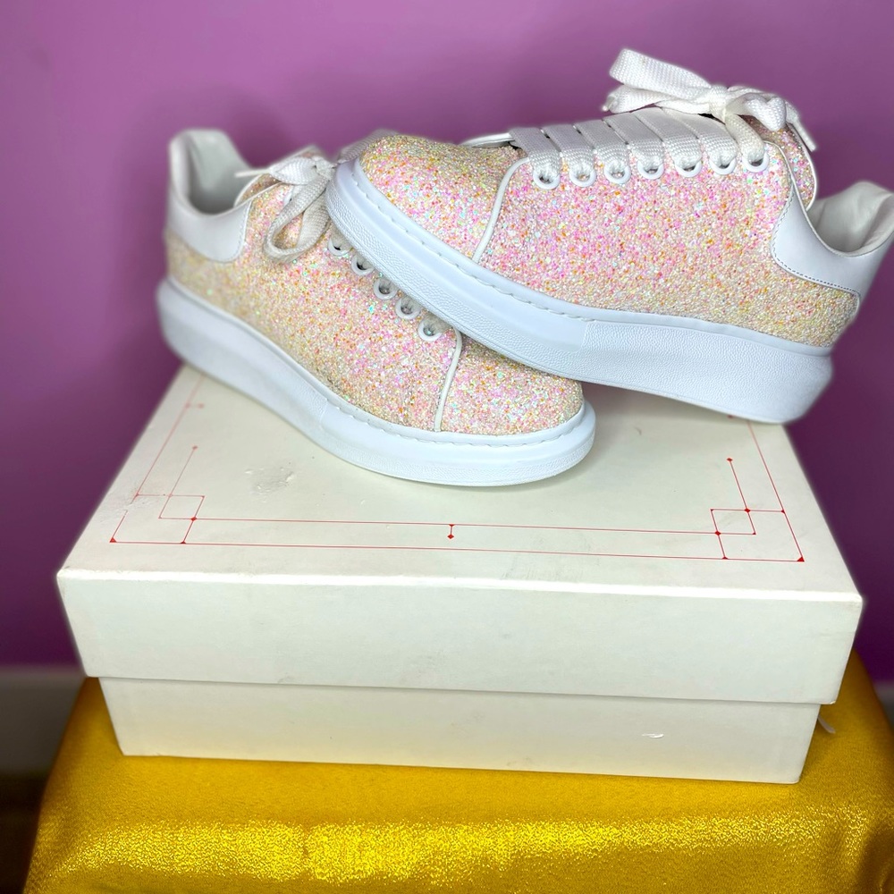 Alexander McQueen Size 38 in Glittery pink and white